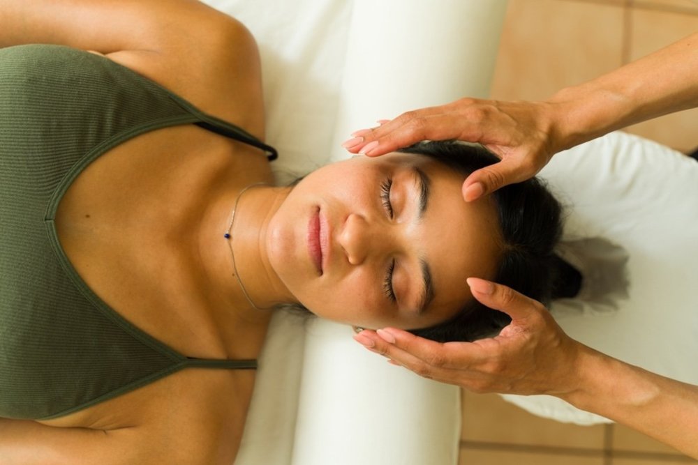 woman-reiki-energy-healing-technique.jpg