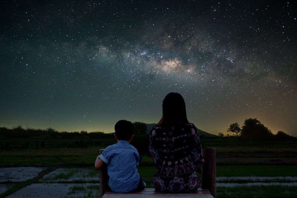 family-gazing-stars-night-sky.jpg