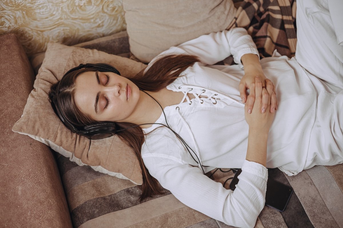 How to Meditate in Bed for Beginners