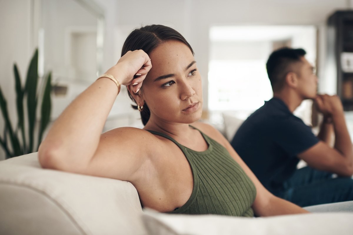 What Is a Situationship? The Meaning and 6 Signs You're In One